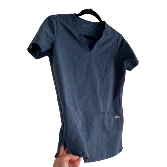 FIGS Classic Scrub Top, size XS - Picture 3 of 12